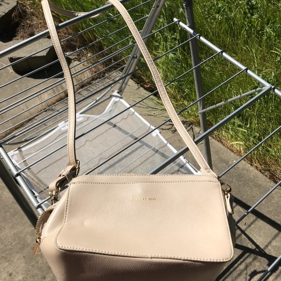 NEW COUTURE BROOCH Japanese Brand shoulder bag in beige color - Picture 3 of 7